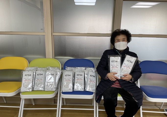 [마포노인] 인카금융서비스 마스크 지원염리동제1경로당.jpg