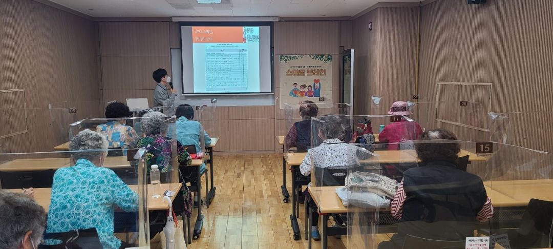 [기능회복] 스마트 여가활동 장비 해피테이블을 활용한 「스마트 브레인」 사전검사 및 오리엔테이션 진행