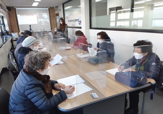 [사회교육] 독서 프로그램 "책 속으로 떠나는 행복여행" 6, 7회기 실시