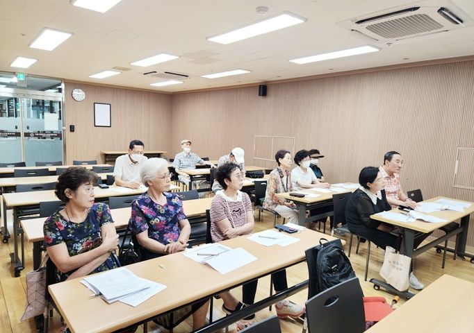 [평생교육] 2023년 한걸음에 닿는 마포구 동네배움터 ‘60+ 선배시민 동네배움터’  선배시민 아카데미 3기 1회기 실시