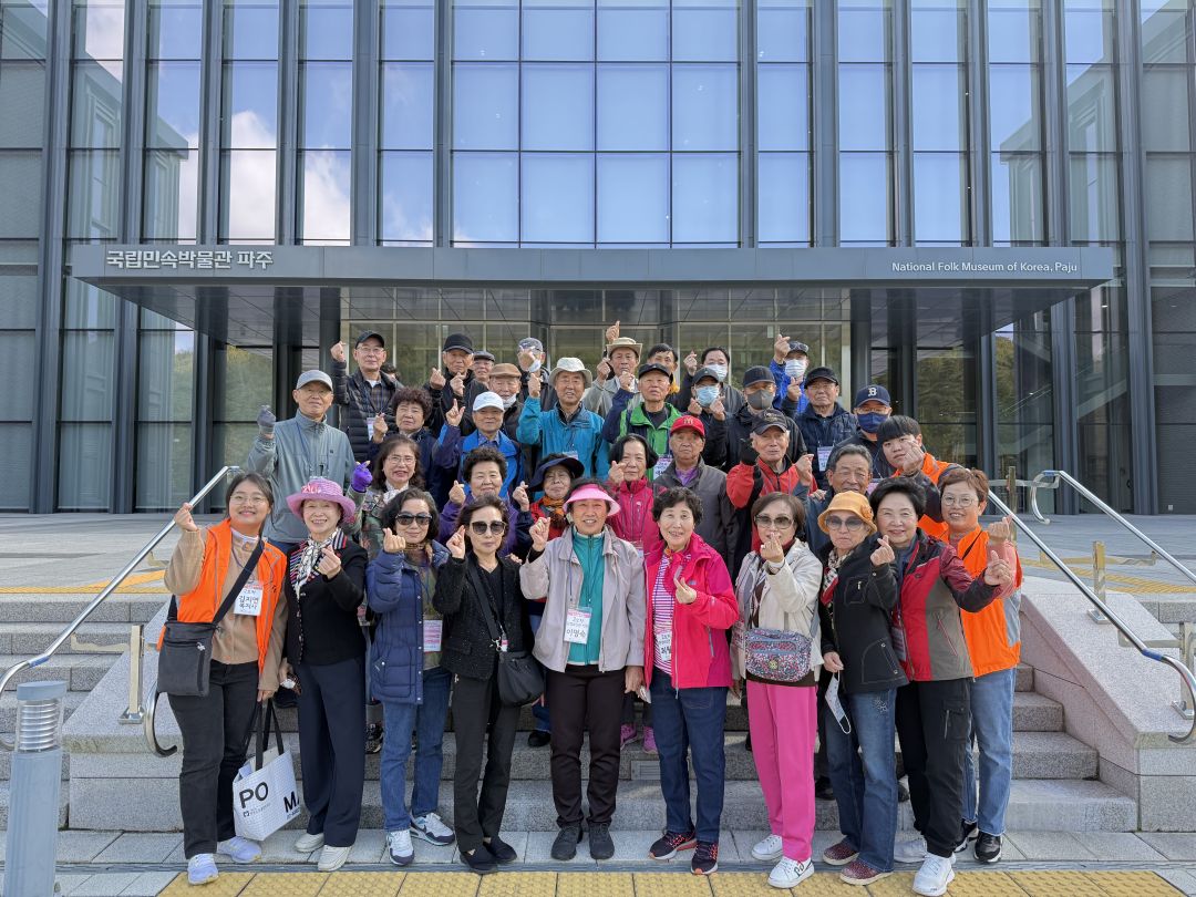 환보 박물관 단체사진.jpg